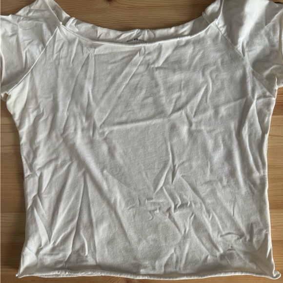 Brandy Melville Short Sleeve Bonnie Top - Picture 2 of 7